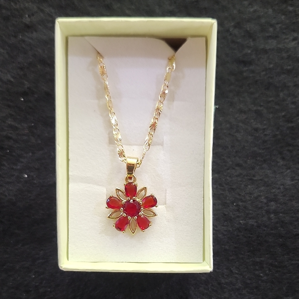 Elegant Gold and Red Flower Pendant Necklace